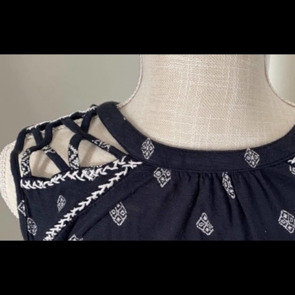 Lucky Brand Diamond Print Sleeveless Top - Picture 8 of 9